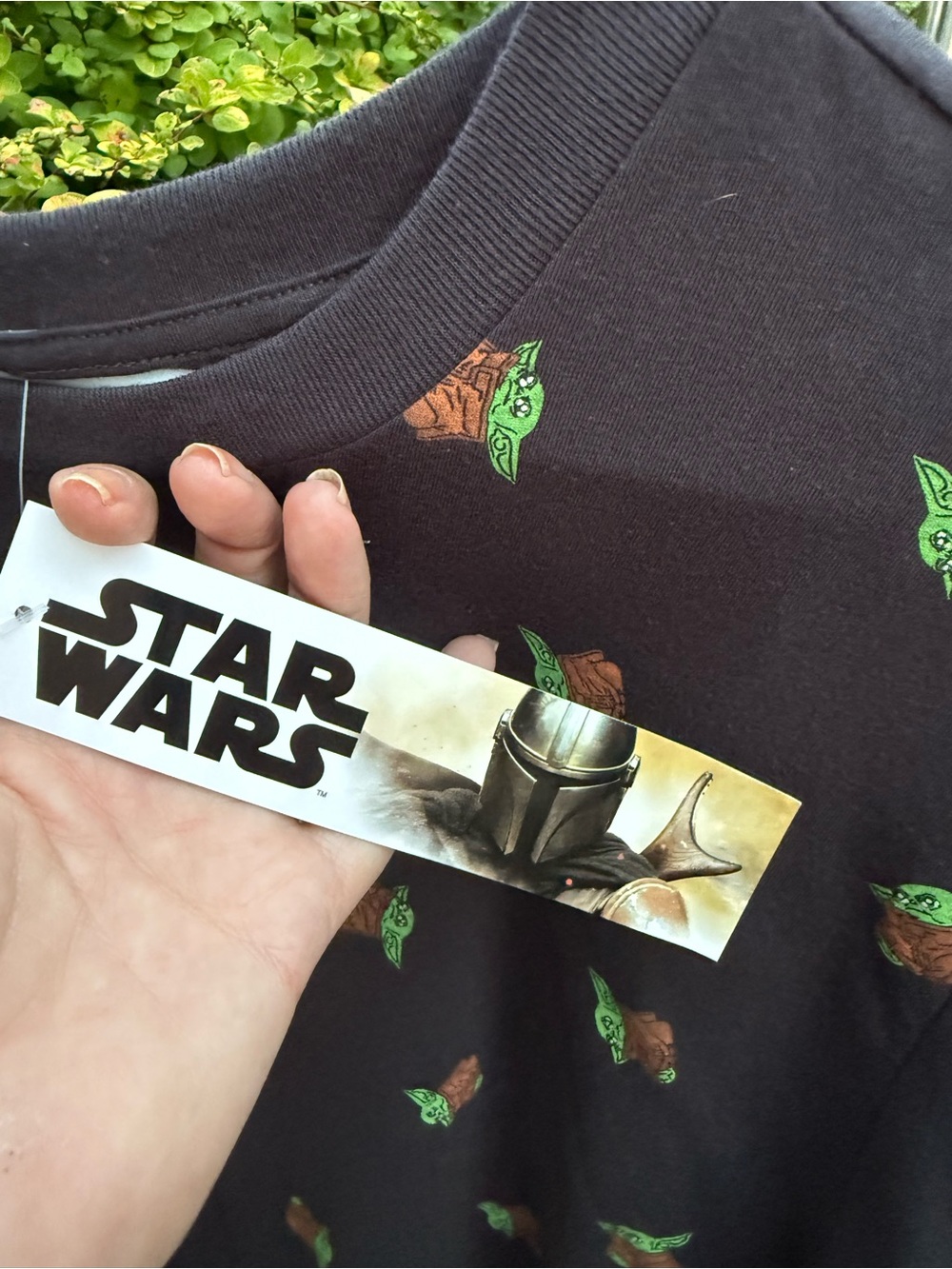 NEW GROGU - Mandalorian Star Wars Tee with Green Baby Yoda Print - Size XL